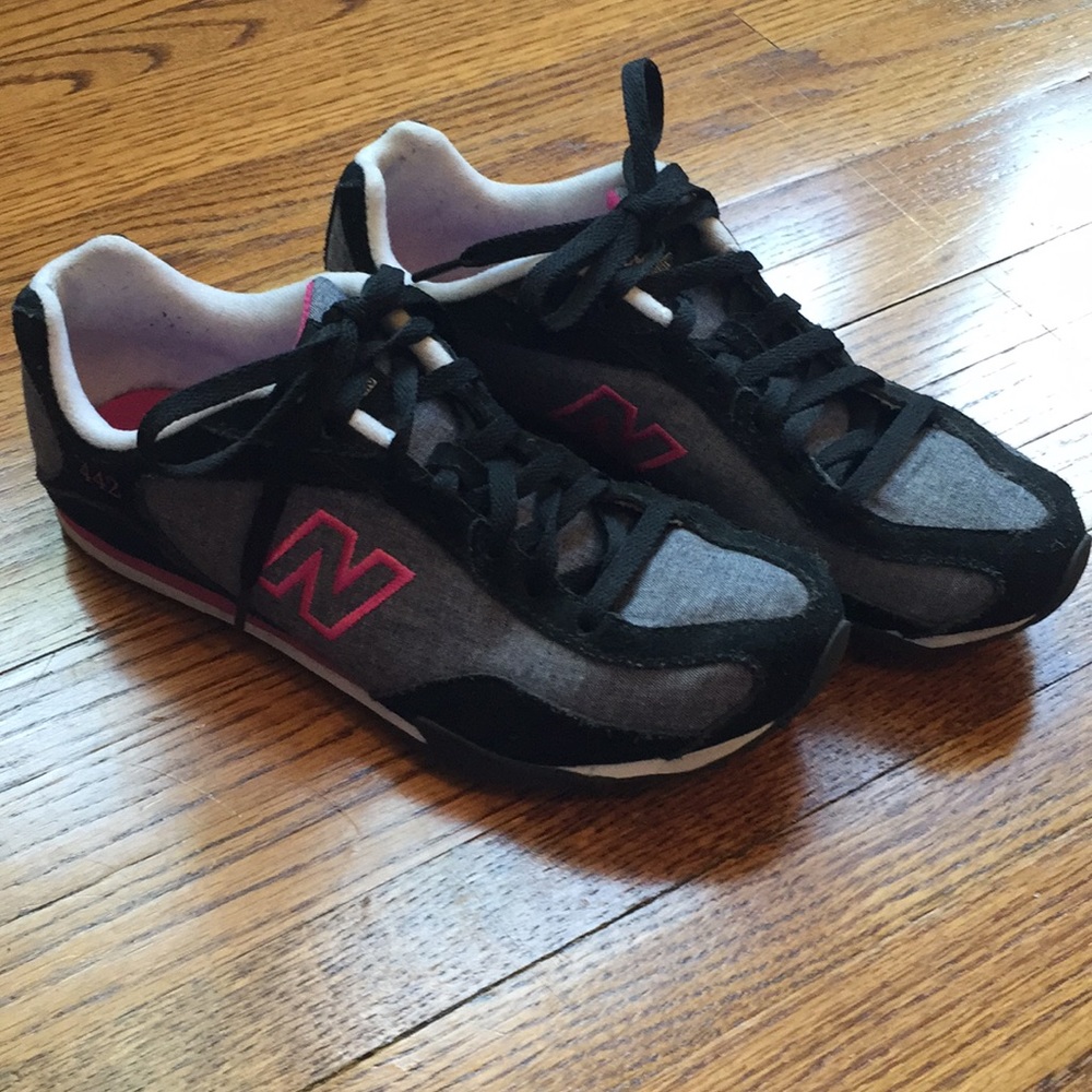 Women's New Balance casual tennis shoes.